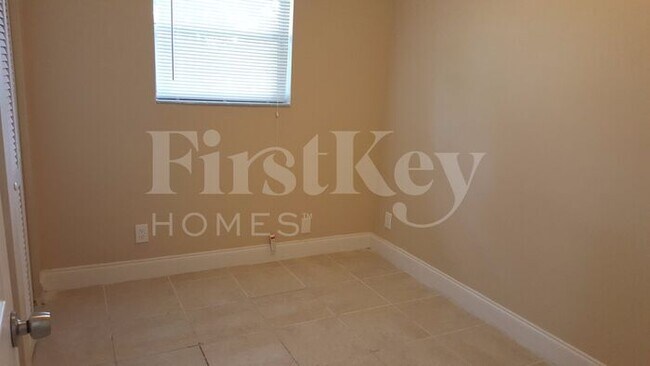 Photo - 1344 W River Dr