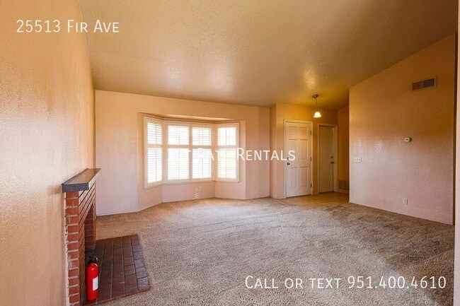 Photo - 25513 Fir Ave