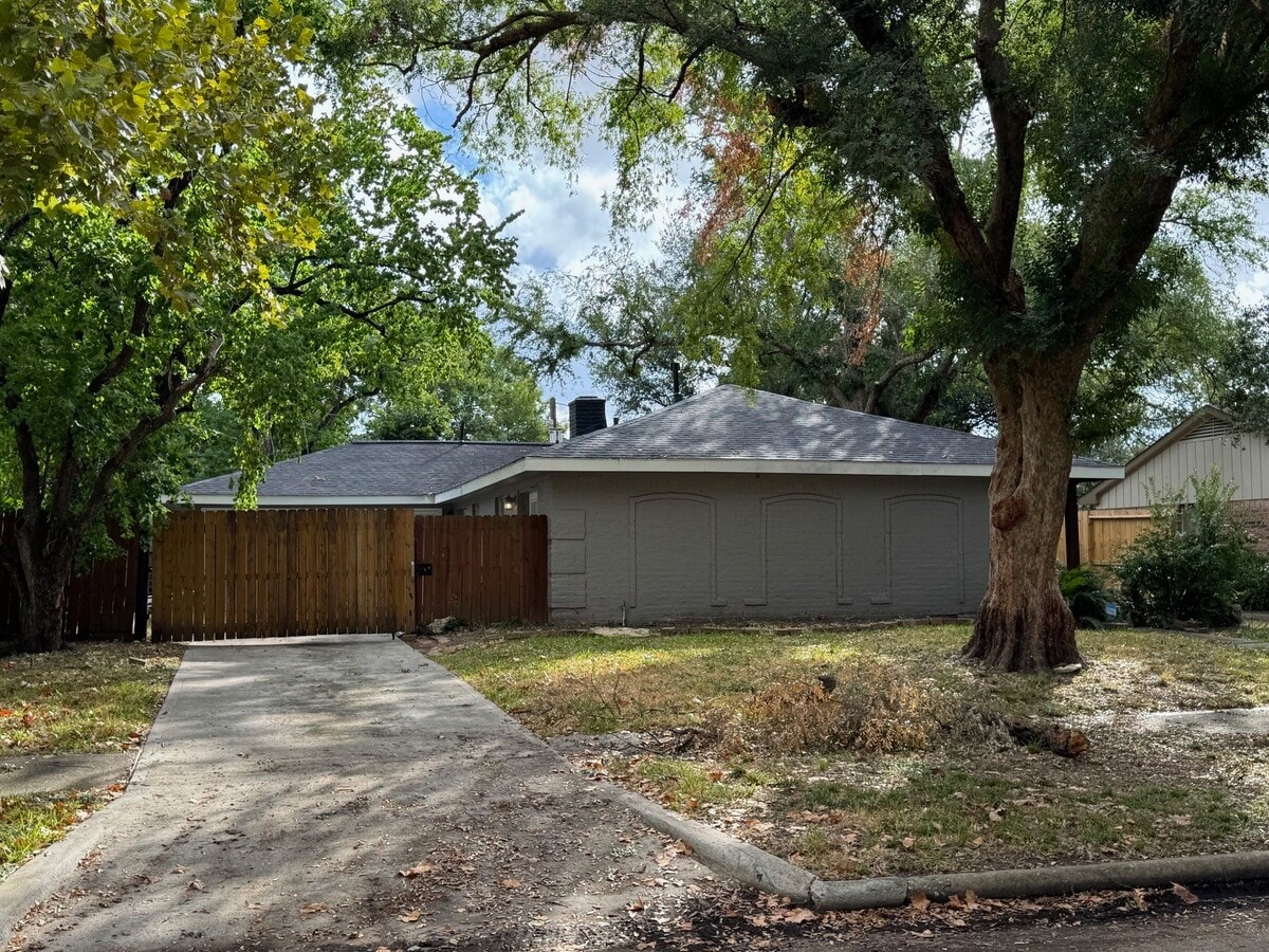 Photo - 1907 Ashford Hollow Ln