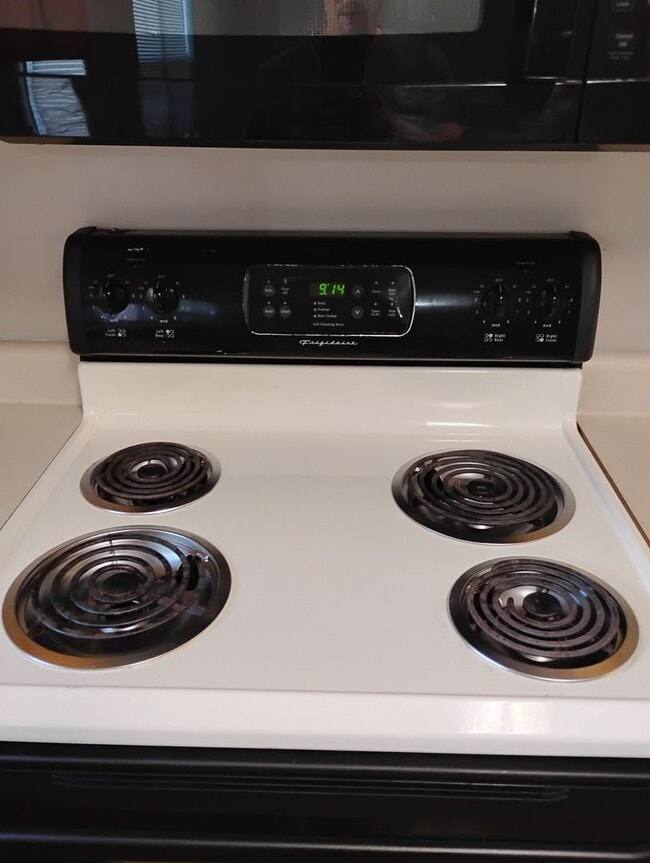Photo - 3928 Ledyard St