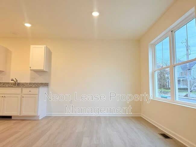 Photo - 400 N Walnut St