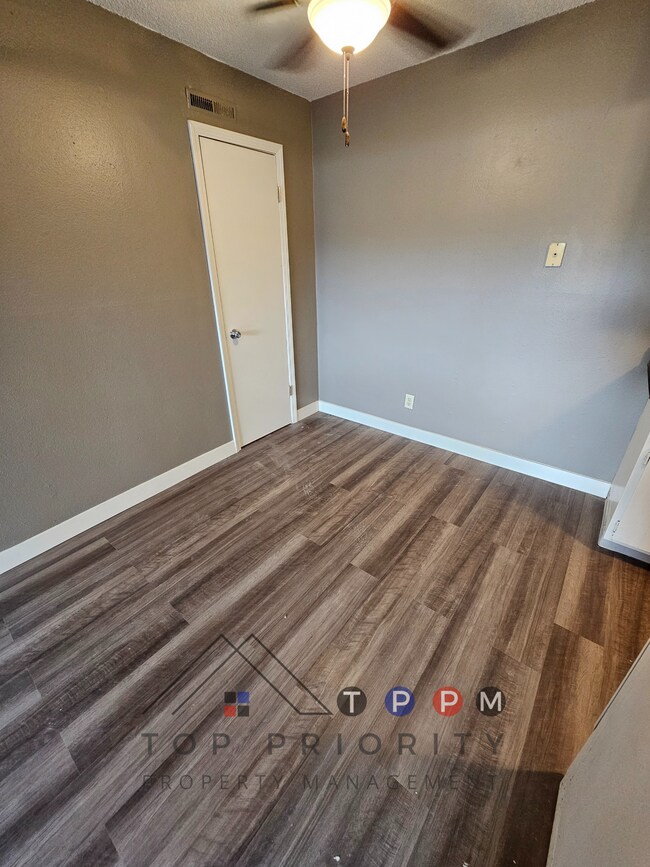 1229 Ravenwood Rd Apartments For Rent in Waterloo, IA