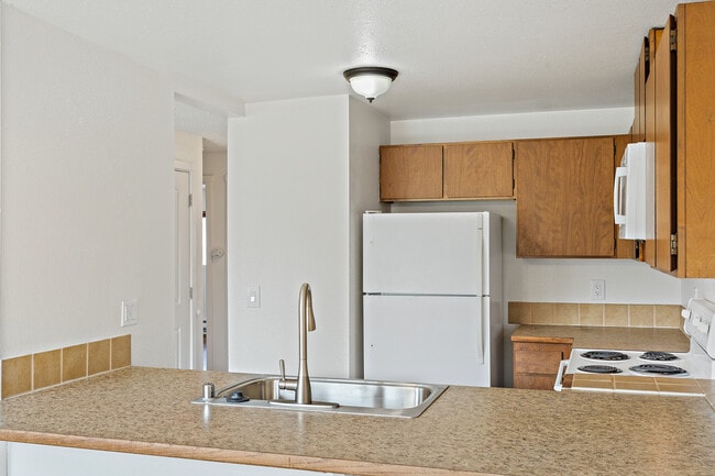 Photo - 653 Myrtine St Unit A