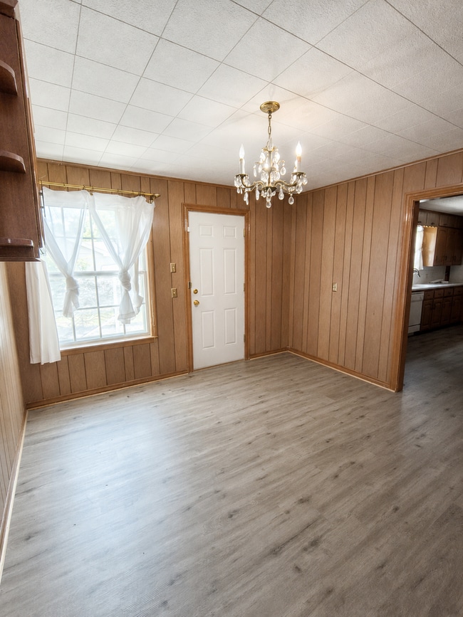 Photo - 244 La Salle Dr