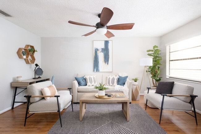 Building Photo - 3331 NW 21st Dr Unit ID1359110P