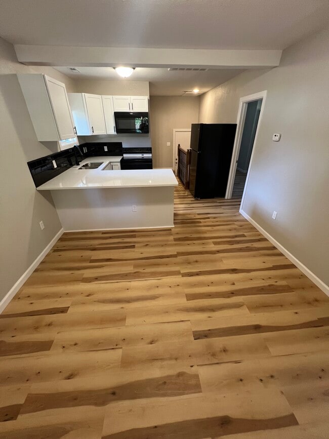 Photo - 211 McLain Ave