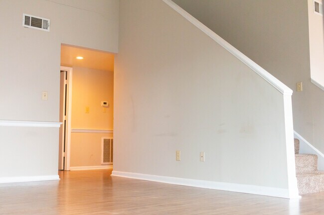 Photo - 750 Shaker Dr Unidad 704