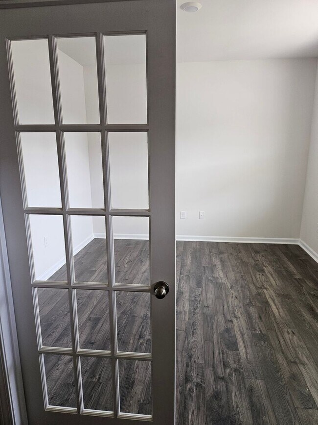 Photo - 925 Canis Minor Rd