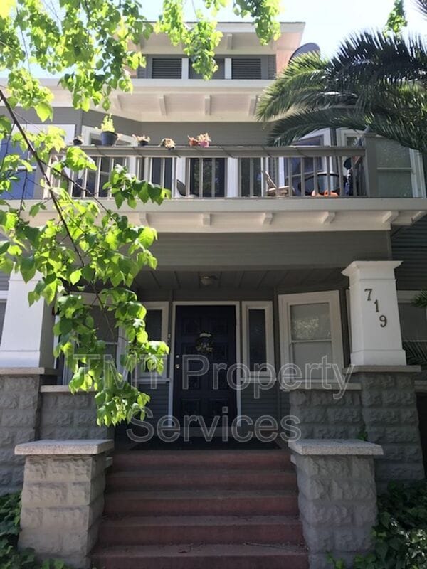 Building Photo - 719 19th St Unit Apt 1