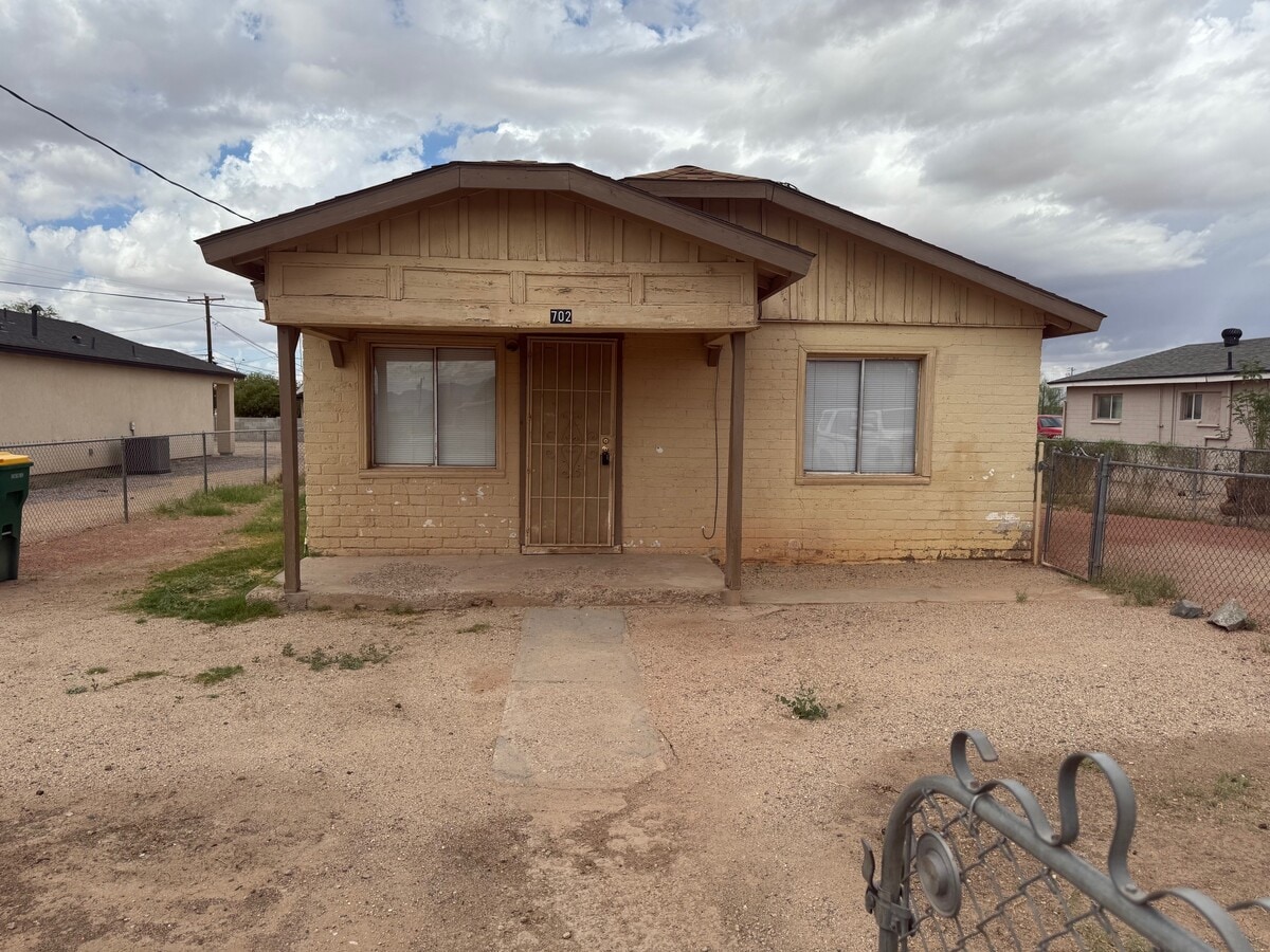 Photo - 702 N D St