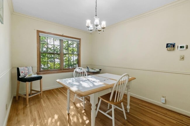 Photo - 201 Melbourne Ave SE