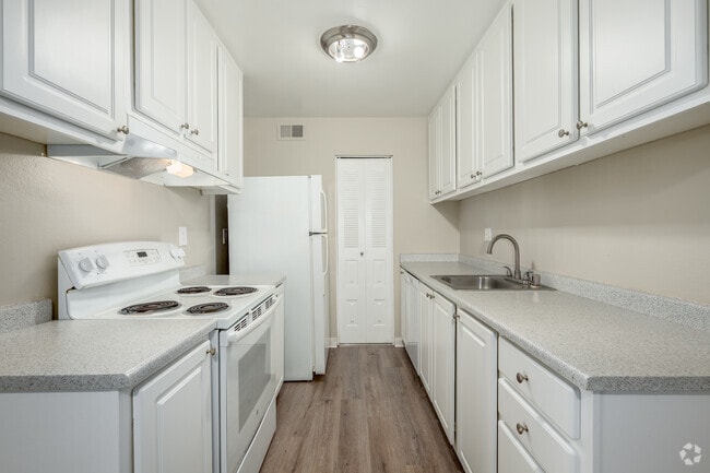 Plan B 2BR, 1BA - 828SF - Kitchen