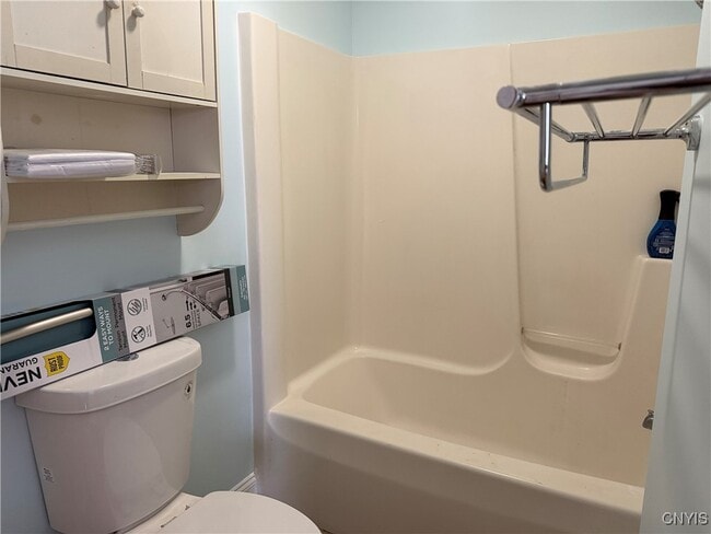 Photo - 215 James St