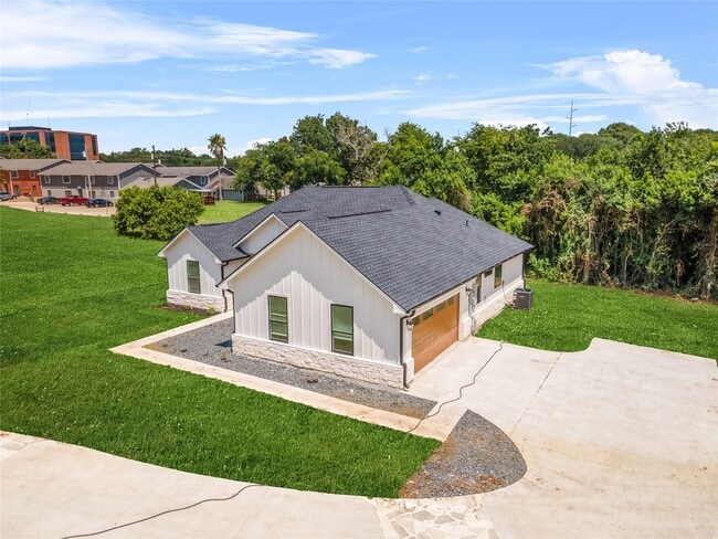 Photo - 2318 Progress Dr