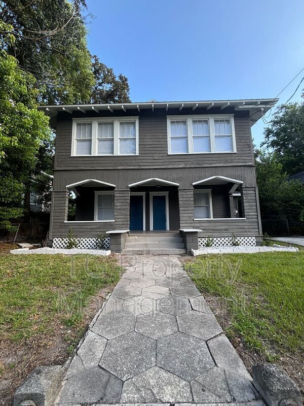 Photo - 2561 Rosselle St