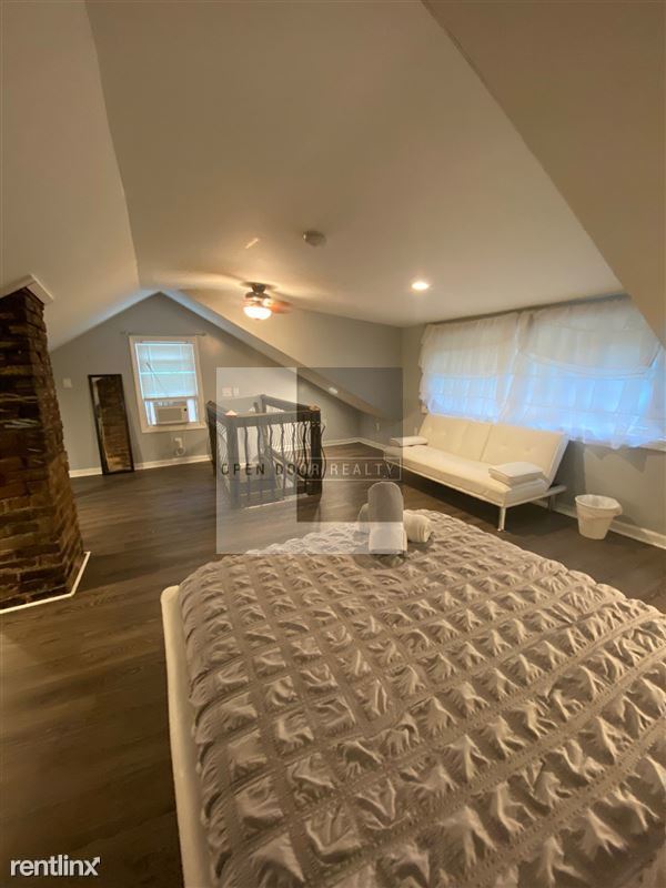 4 br, 2 bath House - 128 Broadway - 4 br, 2 bath House - 128 Broadway