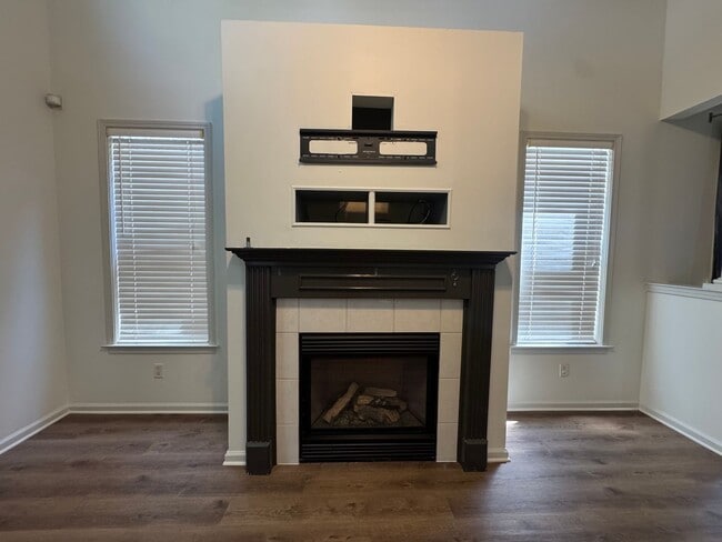 Photo - 1343 Island Pl E