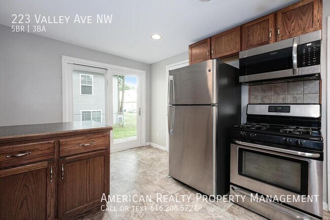 Photo - 223 Valley Ave NW