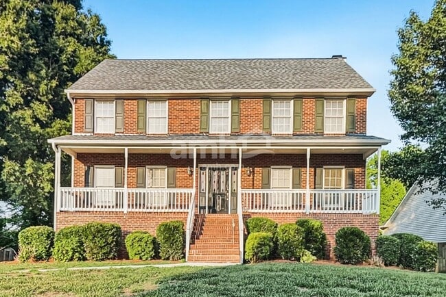 Building Photo - 946 George Place Dr