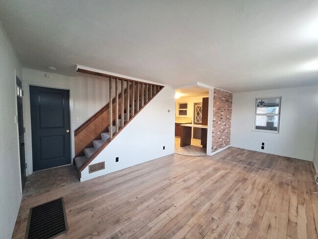 Photo - 991 Loucks Pl