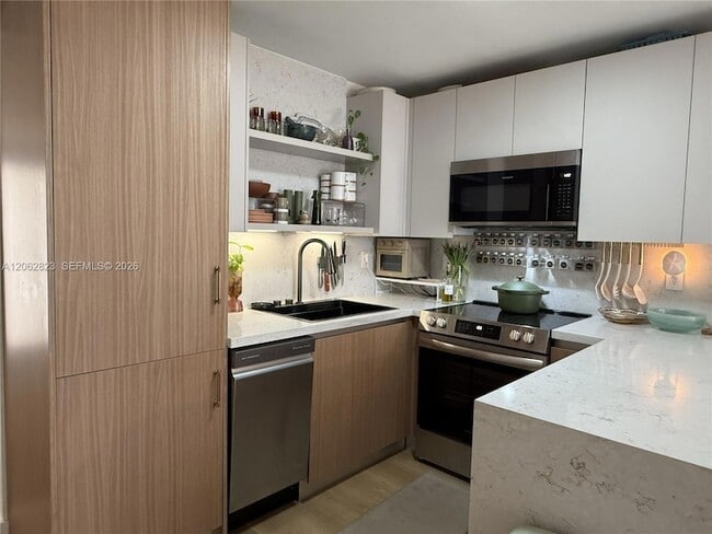 Building Photo - 1666 West Ave Unit 305