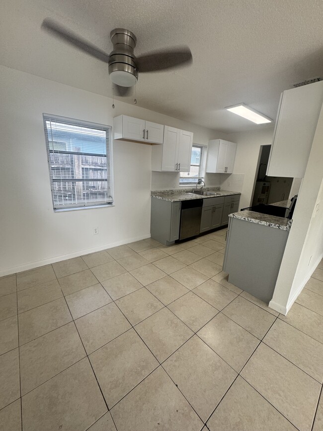 Photo - 5914 N Haverhill Rd