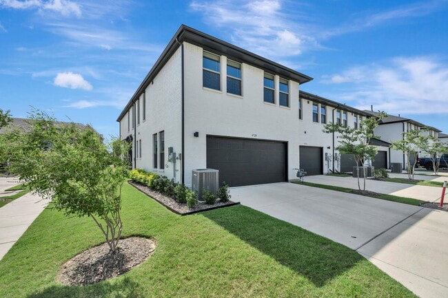4720 Smokey Quartz Ln