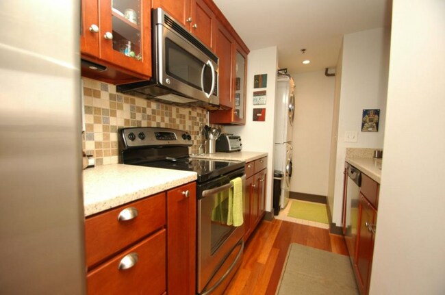 Photo - 323 W Broadway