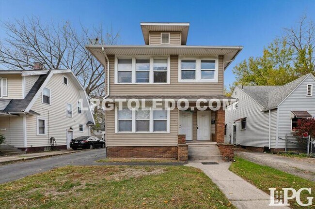 Photo - 2037 Alvin St