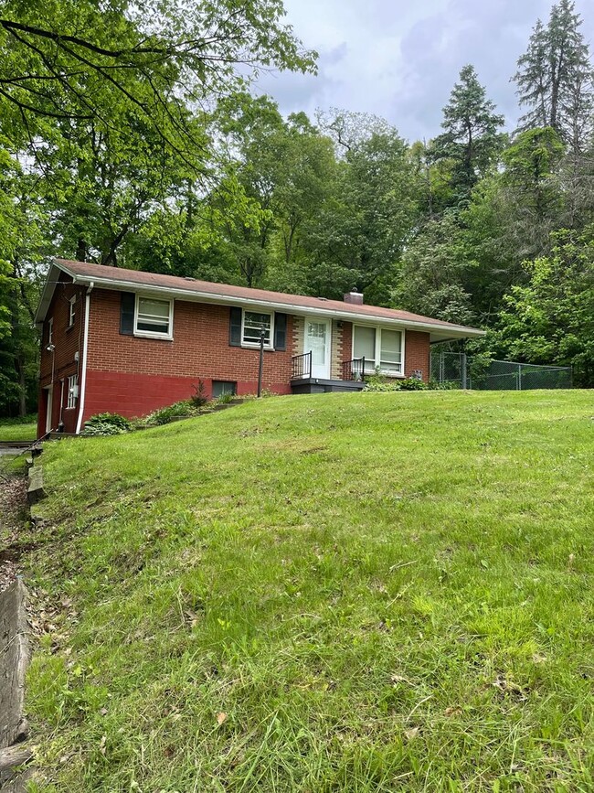 3 Bedroom 2 Bath Ranch Home - 3 Bedroom 2 Bath Ranch Home