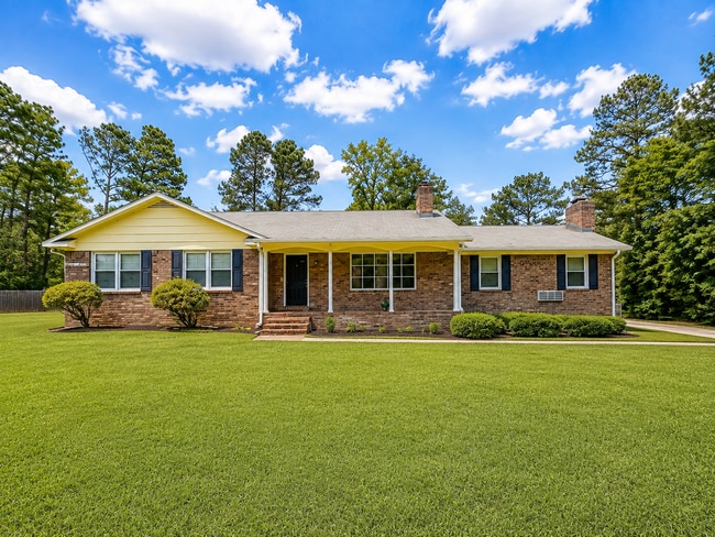 Building Photo - 733 Hillwood Dr