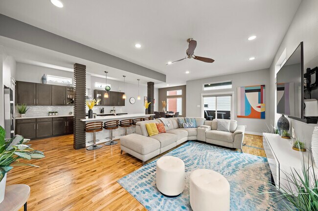 Building Photo - 4309 Marina St