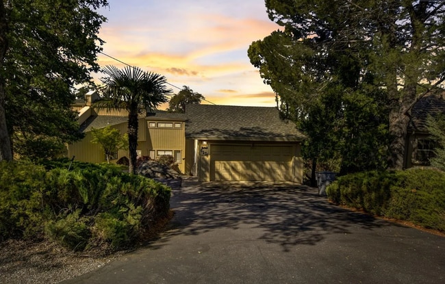 Building Photo - 6175 View Ridge Dr