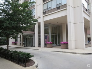 Building Photo - 70 W Burton Pl Unit 804F Rental