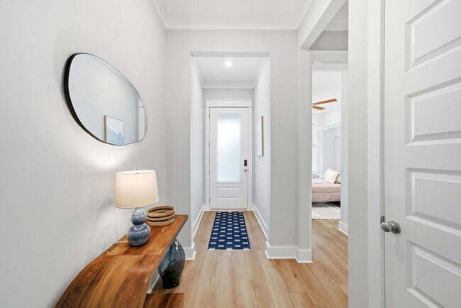 Photo - 323 Suwanee Dr