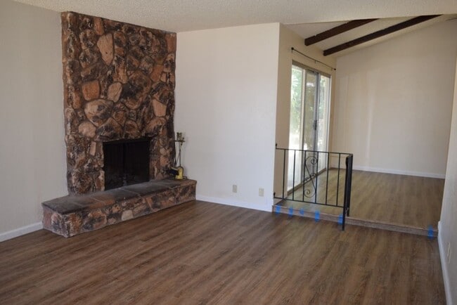 Photo - 6051 Roloff Way