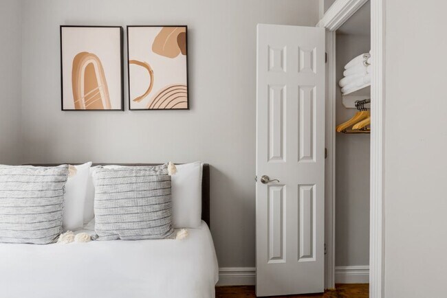 Photo - 330 E 35th St Unidad 35