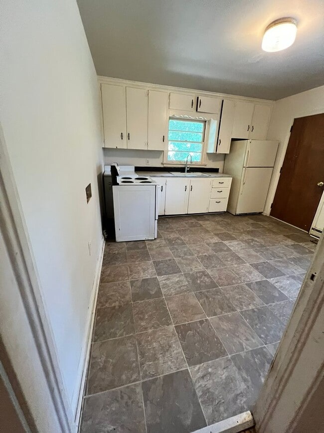 Photo - 204 Pine Ln Unit B