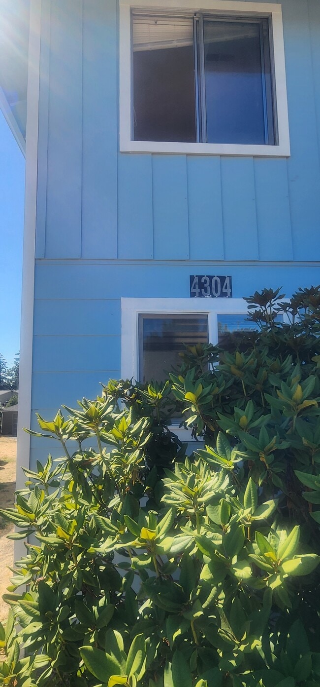 Building Photo - 4304 S Cedar St Unit 4304