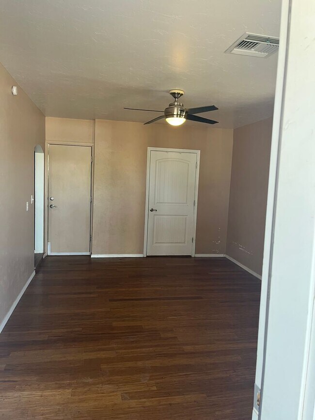 626 S Huachuca St