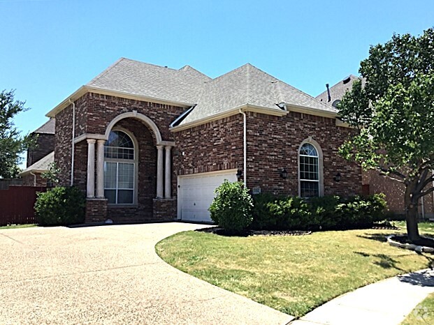 Building Photo - 1006 Llano Ter Rental