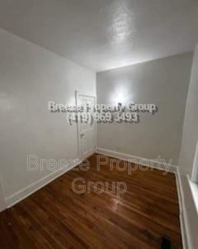 Photo - 712 Balfe St