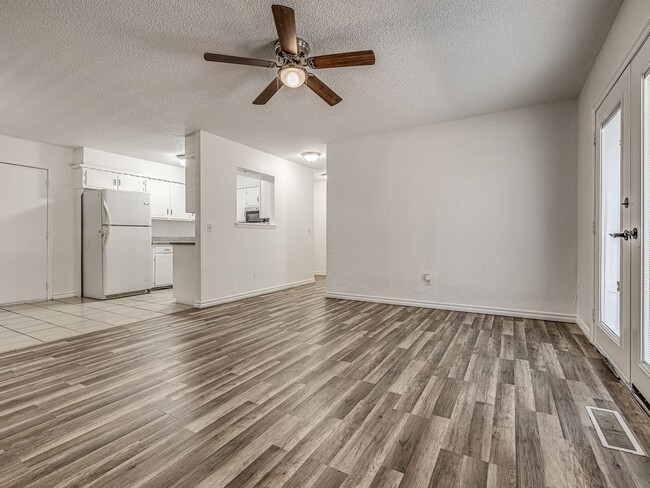 Photo - Home for rent in Yukon Schools + 3 bedrooms