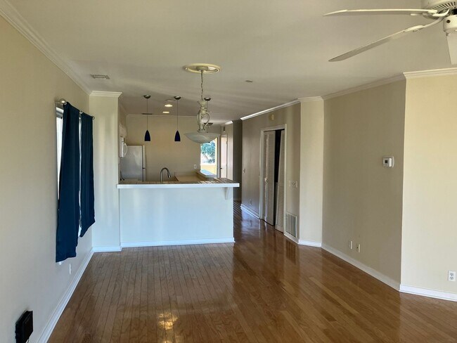 5 Newport Dr