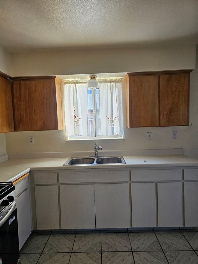 Photo - 3 Bedroom 2 Bath Orosi Home!