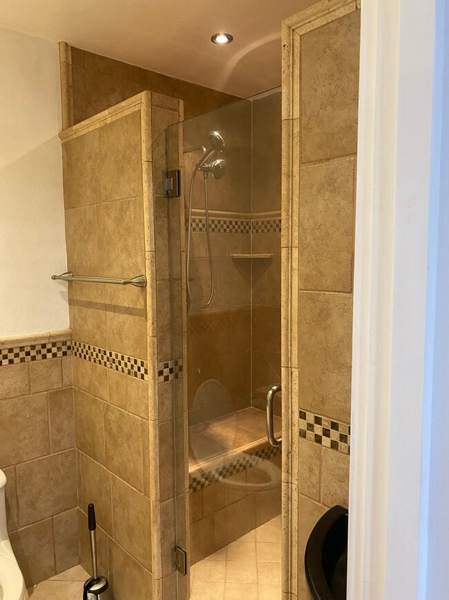 Building Photo - 1403 Palm Ave Unit 2bed1bath apartment