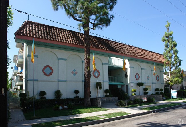 Photo - Canoga Plaza Apartments