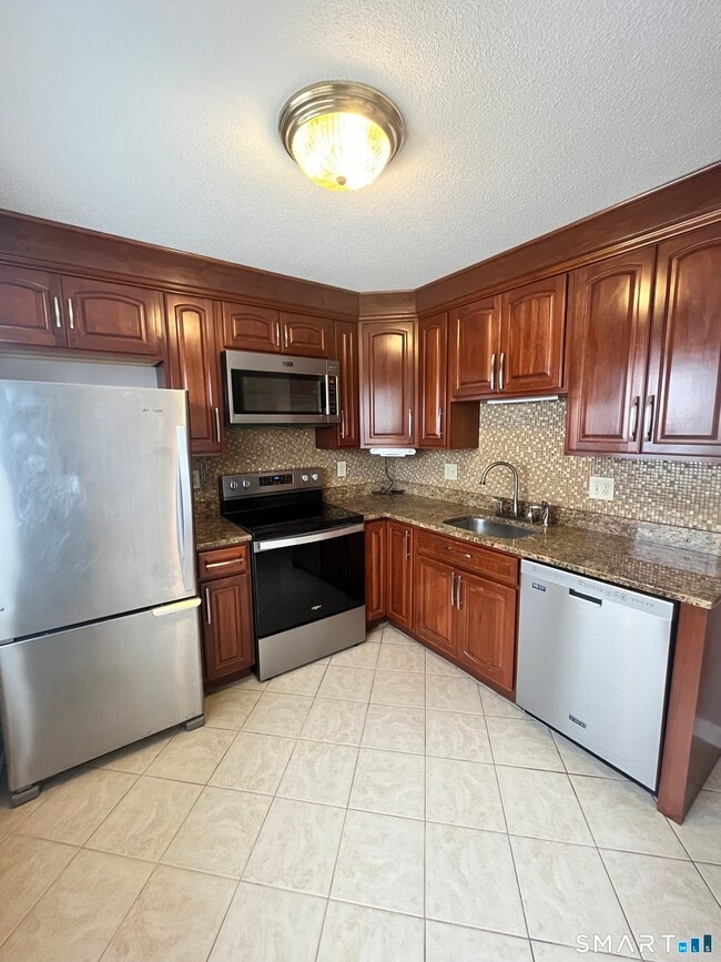 Photo - 25 Padanaram Rd Unidad APT 14