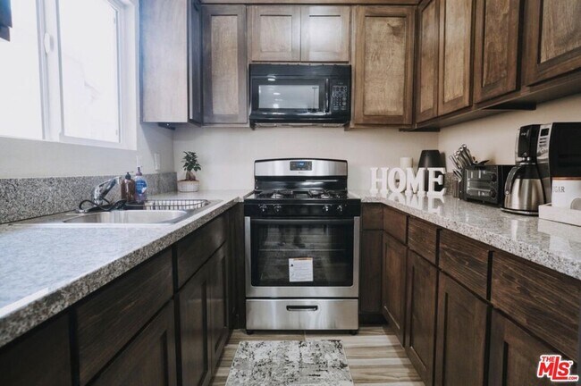 Photo - 1134 E 35th St