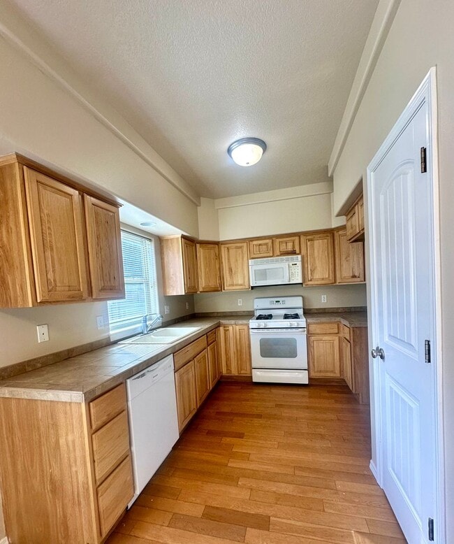 Photo - 3 Bed Minutes from Old Mill Fenced Yard! (...